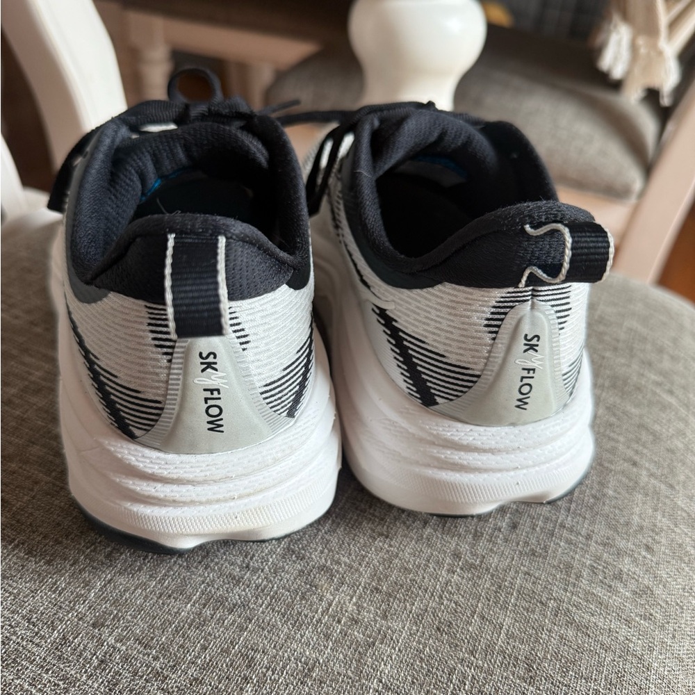 Women’s Hoka Skyflow Sneaker - Picture 5 of 8